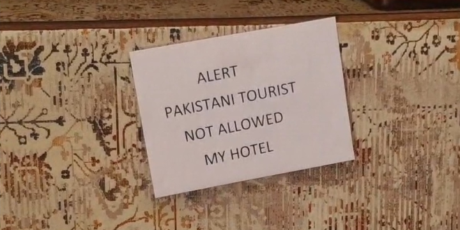आगरा-के-होटलों-में-पाकिस्तानी-पर्यटकों-को-नहीं-मिलेगा-रूम,-pakistani-not-allowed-के-लगे-पोस्टर