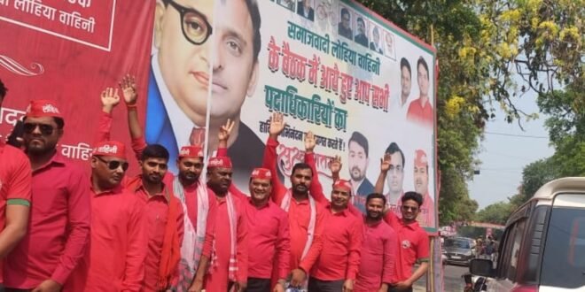 बाबा-साहेब-के-साथ-पोस्टर-पर-अखिलेश-यादव-का-पहला-बयान,-मानी-गलती,-फिर-कहा-भविष्य-में…